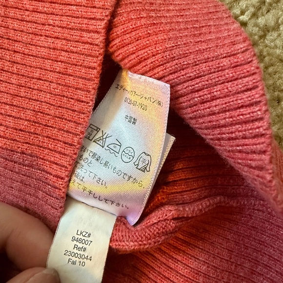 Red Sweater - Picture 7 of 7